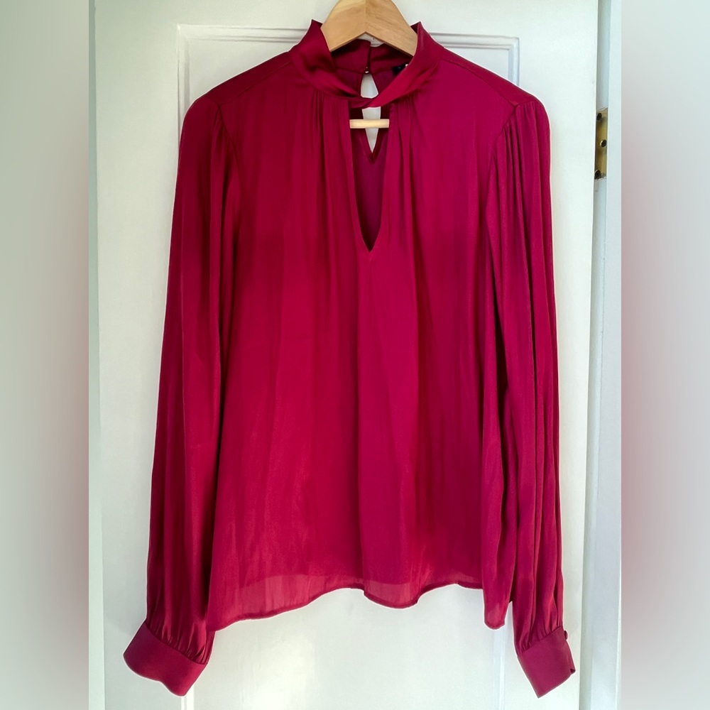 PAIGE Wine Magenta Keyhole Blouse size M Silky High Neck 💌💕 Theory L'Agence